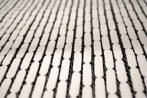 型抜きされた生地が整列している様子