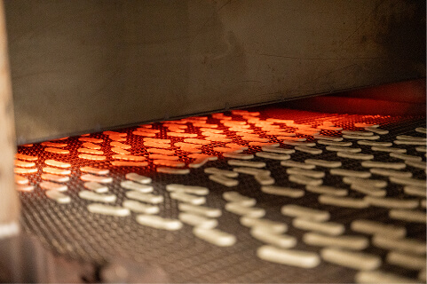 オーブンの中で焼き上げられている様子